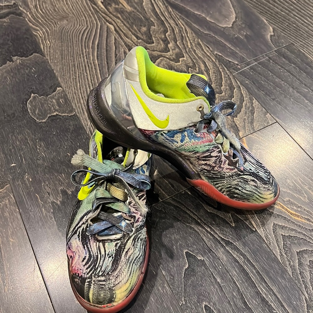 Kobe Prelude -multi color size 6.5 worn. Sorry no box